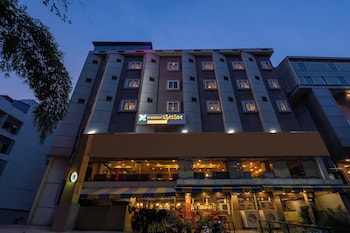 treebo golden stay electronic city