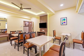 treebo golden stay electronic city