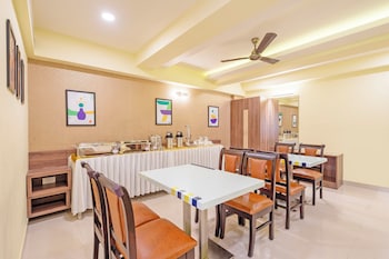 treebo golden stay electronic city