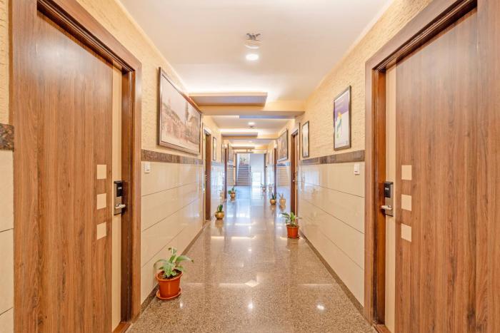 treebo golden stay electronic city
