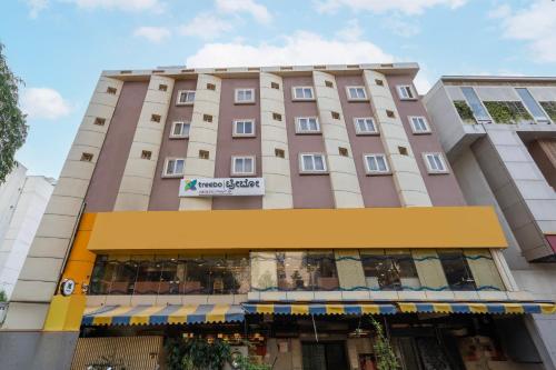 treebo golden stay electronic city