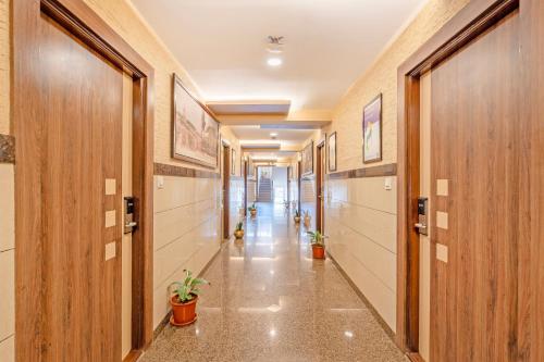 treebo golden stay electronic city