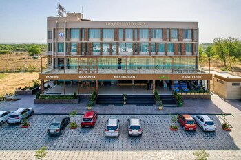 hotel altura chhatral