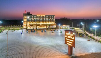 hotel altura chhatral