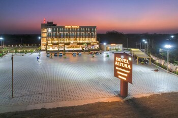 hotel altura chhatral