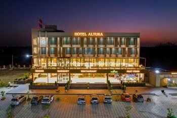 hotel altura chhatral