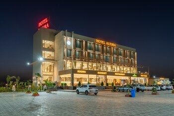 hotel altura chhatral