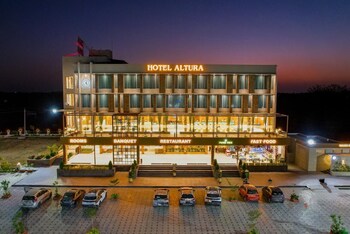 hotel altura chhatral