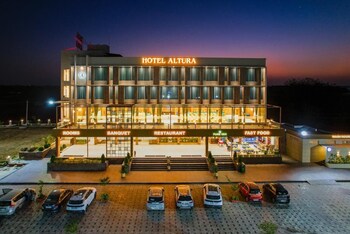 hotel altura chhatral