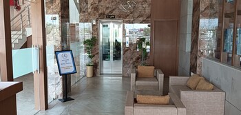 hotel altura chhatral