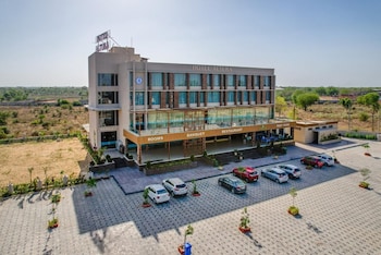 hotel altura chhatral