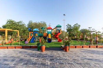 hotel altura chhatral