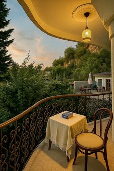 heritage rose inn dal lake