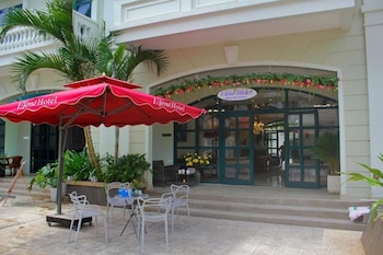 elene hotel
