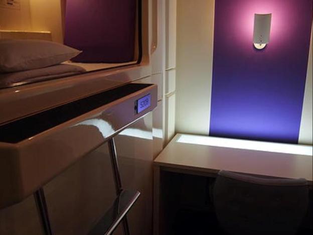 rex inn kawasaki caters to men