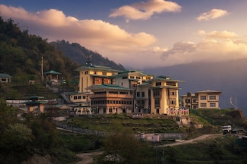 Norbu Lingka Resort,,3 star