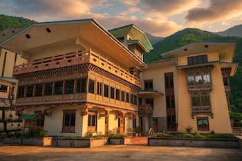 norbu lingka resort