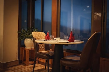 Norbu Lingka Resort,,3 star
