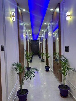 The Royal Dining Restaurant & Motel,,3 star