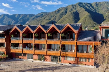 lugu lake and share resort hotel