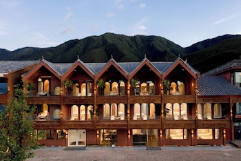 lugu lake and share resort hotel