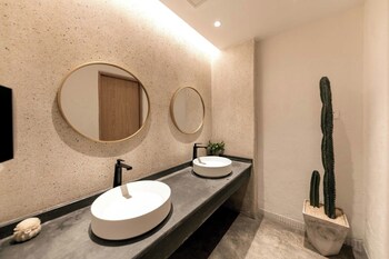 Lugu Lake And Share Resort Hotel,,3 star