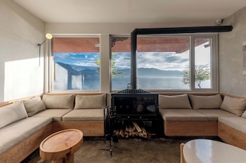 lugu lake and share resort hotel