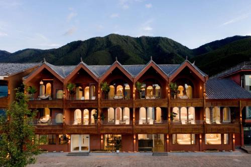 lugu lake and share resort hotel