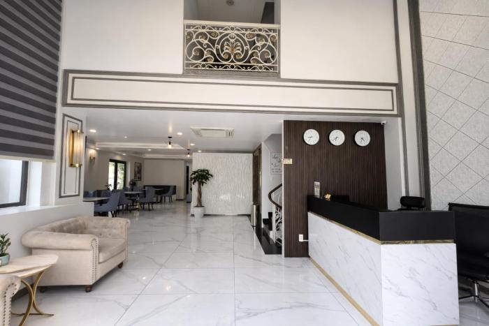 hua yi hotel phu my hung korean street