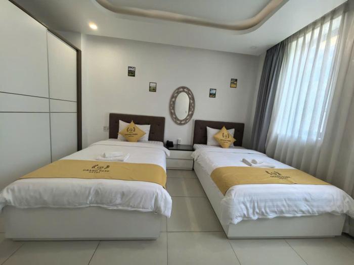 hua yi hotel phu my hung korean street