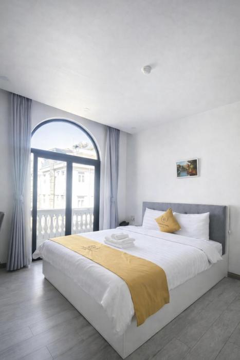 hua yi hotel phu my hung korean street