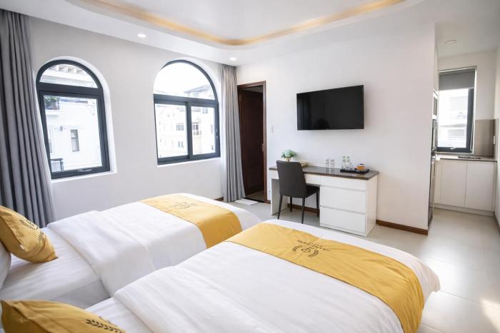 hua yi hotel phu my hung korean street