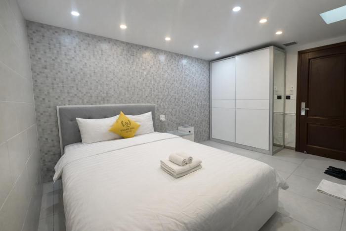 hua yi hotel phu my hung korean street