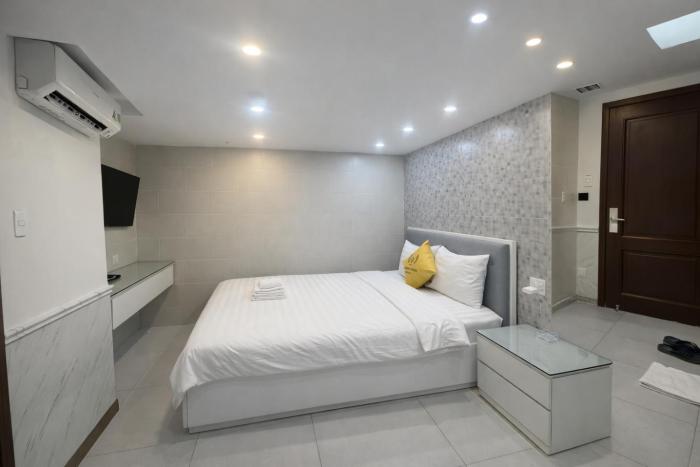 hua yi hotel phu my hung korean street