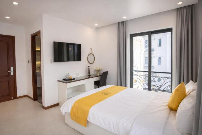 hua yi hotel phu my hung korean street