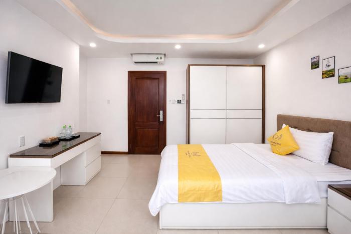 hua yi hotel phu my hung korean street