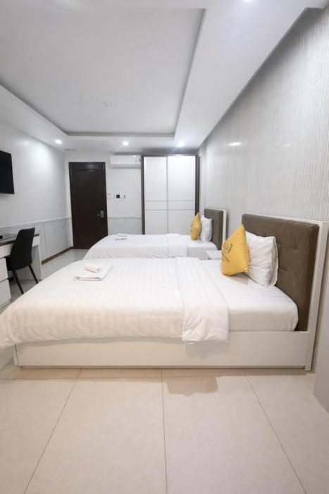 hua yi hotel phu my hung korean street