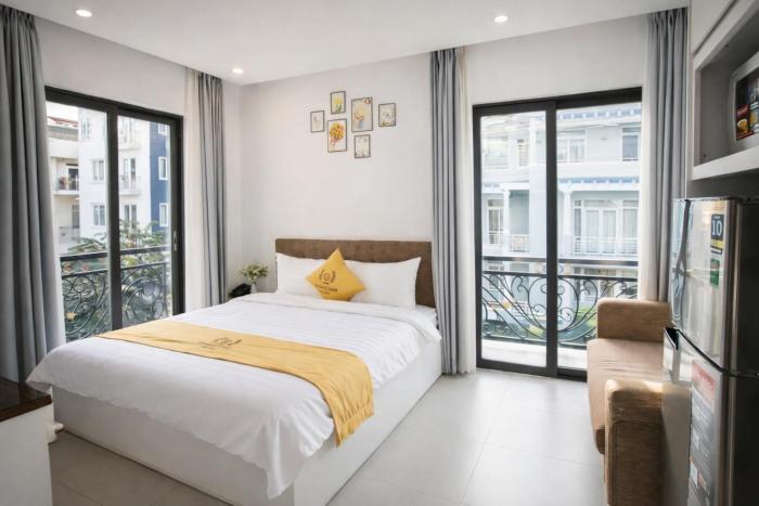 hua yi hotel phu my hung korean street