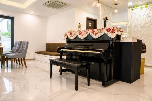 hua yi hotel phu my hung korean street