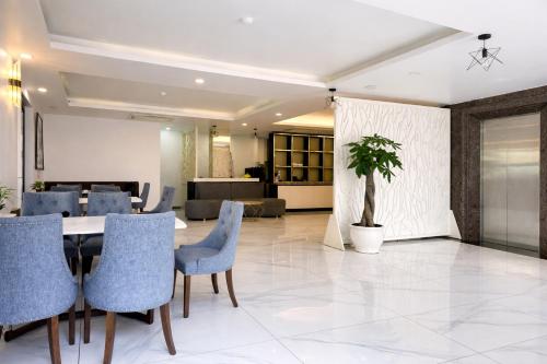 hua yi hotel phu my hung korean street