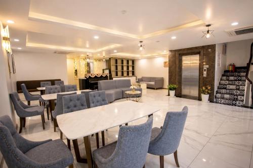 hua yi hotel phu my hung korean street