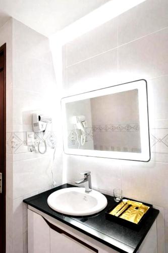hua yi hotel phu my hung korean street