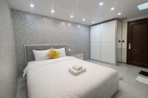 hua yi hotel phu my hung korean street