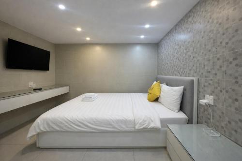 hua yi hotel phu my hung korean street