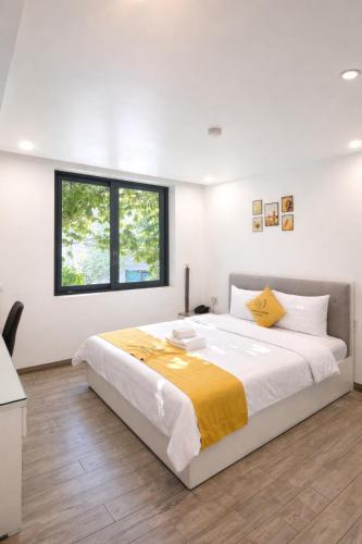 hua yi hotel phu my hung korean street