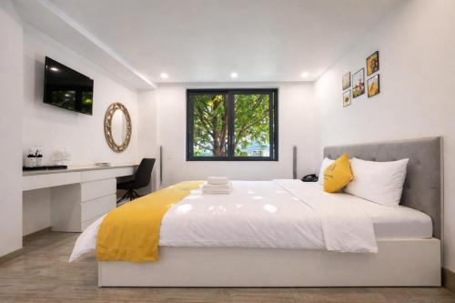 hua yi hotel phu my hung korean street