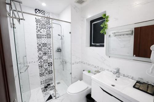 hua yi hotel phu my hung korean street
