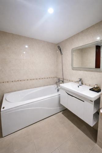 hua yi hotel phu my hung korean street