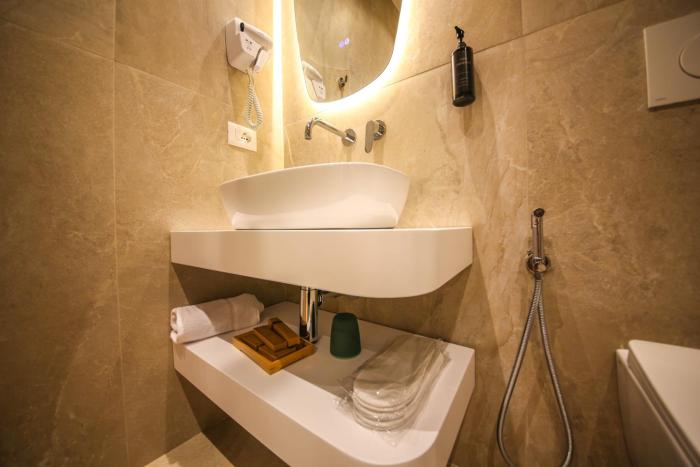 hotel lake park ksamil