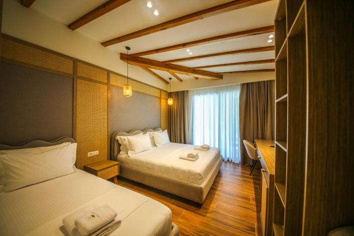 hotel lake park ksamil